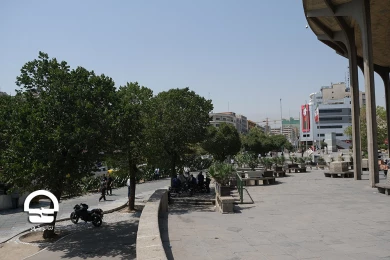 محوطه تئاتر شهر پس از جمع آوری دست فروشان خیابان ولیعصر
عکس:میلاد میرزاعلی
