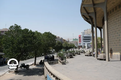 محوطه تئاتر شهر پس از جمع آوری دست فروشان خیابان ولیعصر
عکس:میلاد میرزاعلی