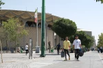 محوطه تئاتر شهر پس از جمع آوری دست فروشان خیابان ولیعصر
عکس:میلاد میرزاعلی