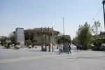 محوطه تئاتر شهر پس از جمع آوری دست فروشان خیابان ولیعصر
عکس:میلاد میرزاعلی
