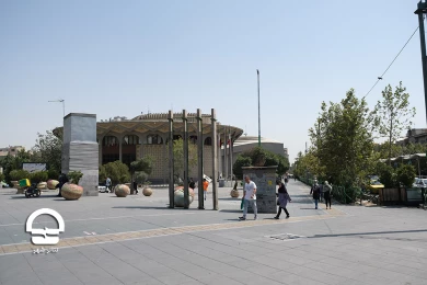 محوطه تئاتر شهر پس از جمع آوری دست فروشان خیابان ولیعصر
عکس:میلاد میرزاعلی