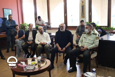 نشست هم اندیشی هنرمندان با مدیران شهرداری تهران درباره پاکسازی حریم تئاتر شهر 
عکس : رضا معطریان