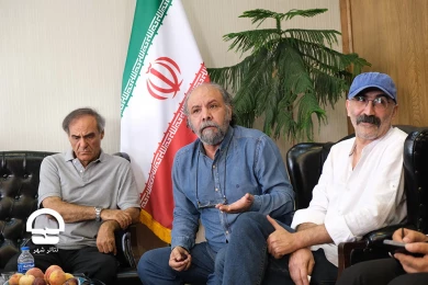 نشست هم اندیشی هنرمندان با مدیران شهرداری تهران درباره پاکسازی حریم تئاتر شهر 
عکس : رضا معطریان