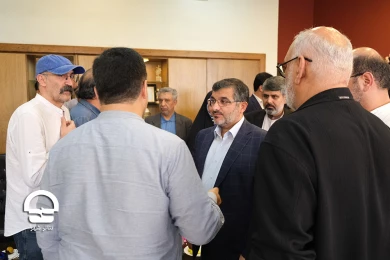 نشست هم اندیشی هنرمندان با مدیران شهرداری تهران درباره پاکسازی حریم تئاتر شهر 
عکس : رضا معطریان
