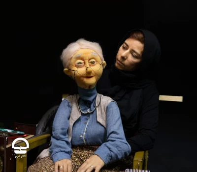 طراح عروسک نمایش مامان

در طراحی عروسکها کوشیدم نماد طبقه و قشر خاصی نباشند که همه با آنها همذات پنداری کنند.